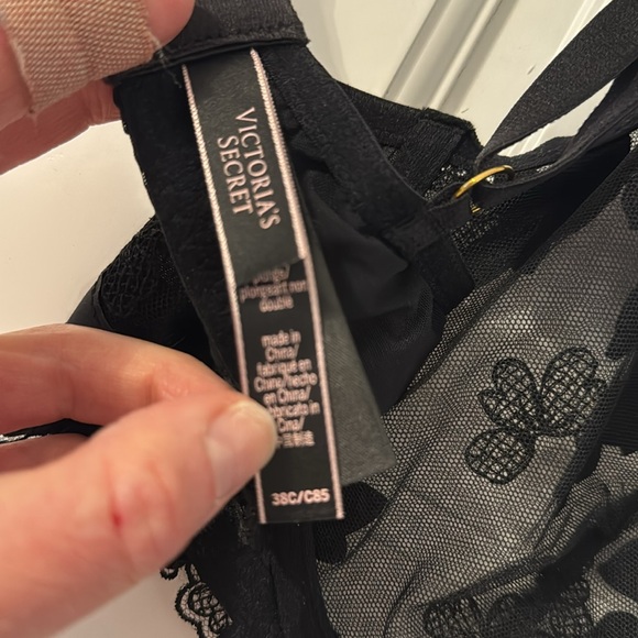 Victoria’s Secret Very Sexy matching bra and thong set - Picture 4 of 8